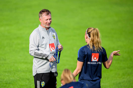 Sveriges förbundskapten Peter Gerhardsson och Kosovare