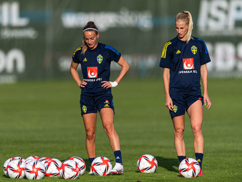 Kosovare Asllani och Sofia Jakobsson