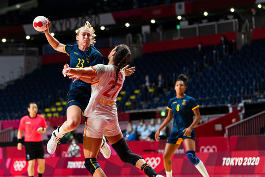 Emma Lindqvist of Sweden and Lara Gonzalez Ortega of Spain