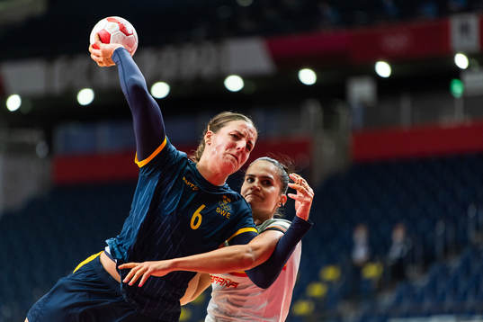 Carin Strömberg of Sweden and Almundena Maria Rodriguez of