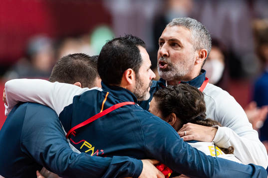 Head coach Carlos Enrique Viver Arza of Spain