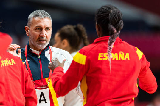Head coach Carlos Enrique Viver Arza of Spain