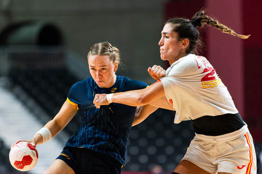 Jenny Carlson of Sweden and Lara Gonzalez Ortega of Spain