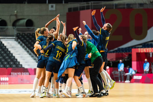 Players of Sweden celebrate