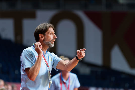 Head coach Tomas Axnér of Sweden in the women's handball