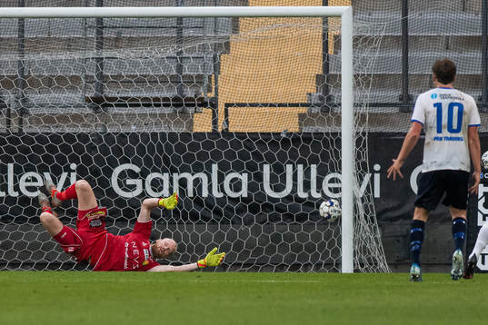 GAIS målvakt Mathias Karlsson släpper in 1-1