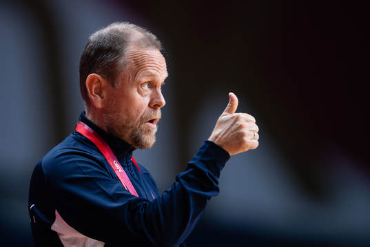 Thorir Hergeirsson, head coach of Norway, compete in the