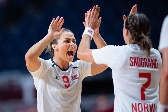 Bläddra bland fler bilder av Tokyo 2020 Olympics, day 6, Handball, Montenegro - Norway