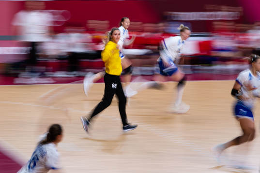 Viktoria Kalinina of ROC compete in the women's handball