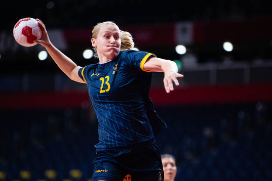 Emma Lindqvist of Sweden compete in the women's handball