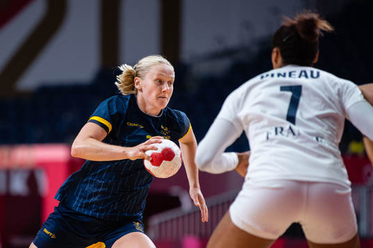 Emma Lindqvist of Sweden compete in the women's handball