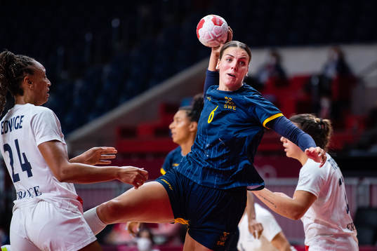 Carin Strömberg of Sweden compete in the women's handball