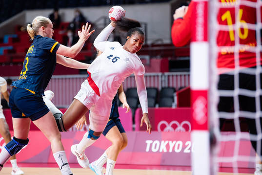 Pauletta Foppa of France compete in the women's handball