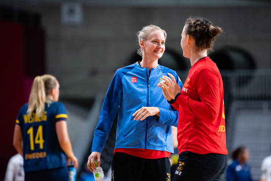 Goalkeeper Johanna Bundsen and goalkeeper Jessica Ryde of