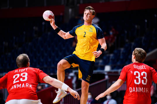 Jonathan Carlsbogård of Sweden in the men’s handball