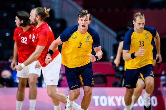 Jonathan Carlsbogård of Sweden celebrates in the men’s