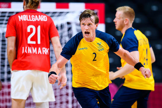 Jonathan Carlsbogård of Sweden celebrates in the men’s