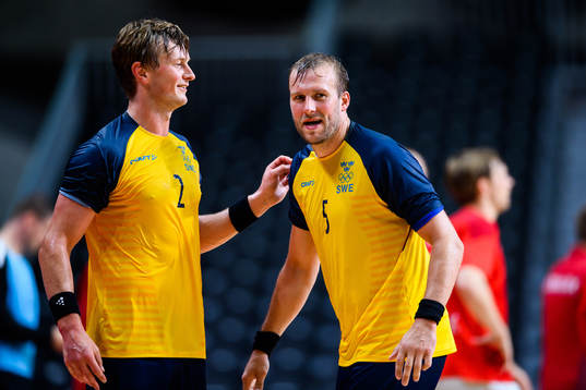 Jonathan Carlsbogård and Max Darj of Sweden celebrate