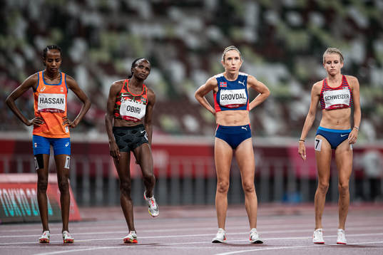 Sifan Hassan of the Netherlands and Karoline Bjerkeli