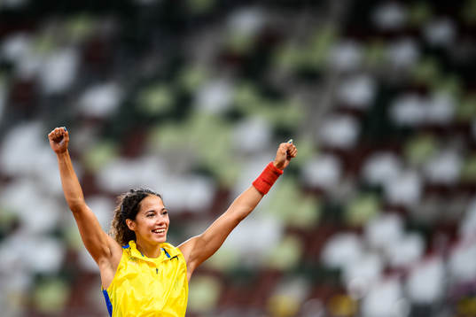 Angelica Bengtsson of Sweden celebrates in women's pole