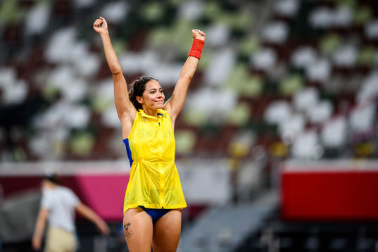 Angelica Bengtsson of Sweden celebrates in women's pole