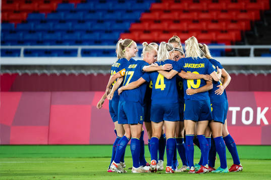 Players of Sweden celebrates 0-1 by Fridolina Rolfö  in