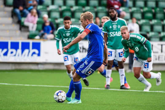Sundsvalls Pontus Engblom gör 3-3 på en straffspark
