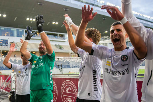 Örebros spelare jublar
