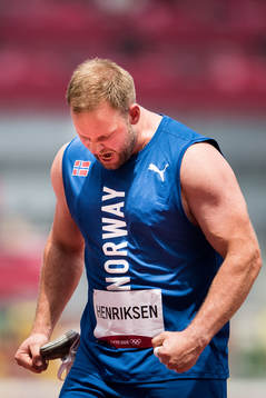 Eivind Henriksen of Norway celebrates in men’s hammer