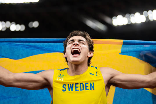 Armand Duplantis of Sweden celebrate his first place