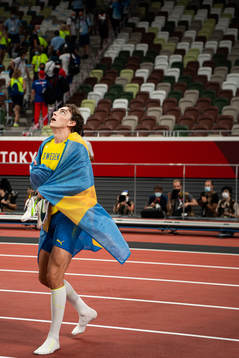 Armand Duplantis of Sweden celebrate his first place