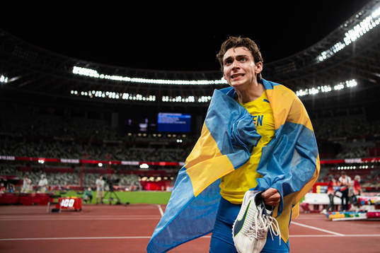Armand Duplantis of Sweden celebrate his first place
