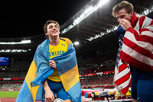 Armand Duplantis of Sweden celebrate his first place with