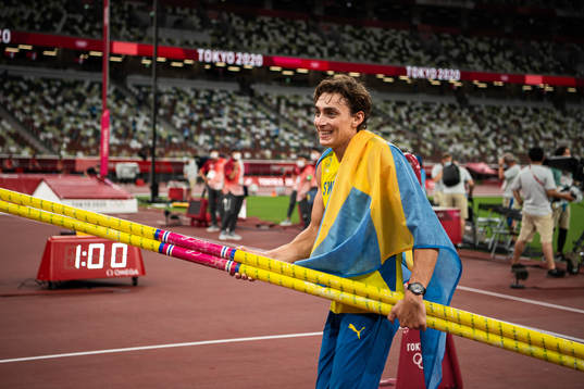Armand Duplantis of Sweden celebrate his first place as he