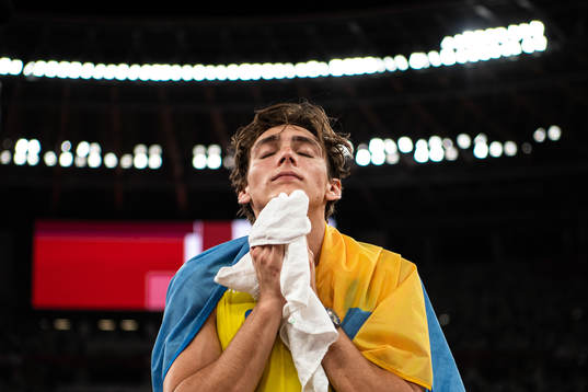Armand Duplantis of Sweden celebrate his first place