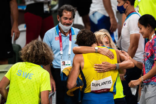 Armand Duplantis of Sweden celebrate his first place with