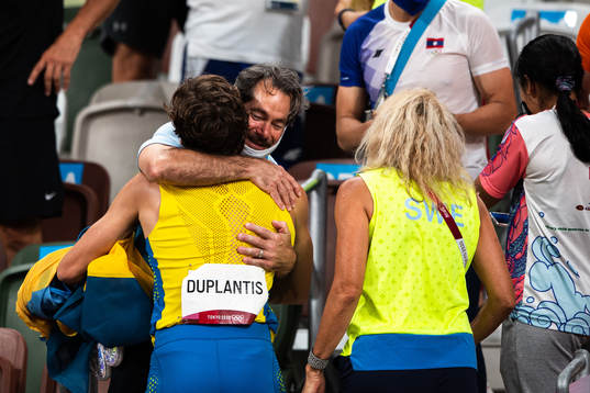 Armand Duplantis of Sweden celebrate his first place with