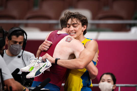 Armand Duplantis of Sweden celebrate his first place with