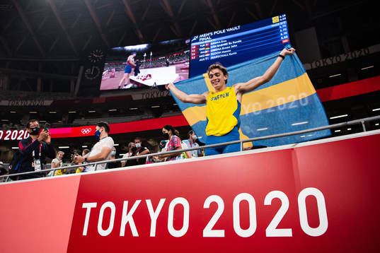 Armand Duplantis of Sweden celebrate his first place
