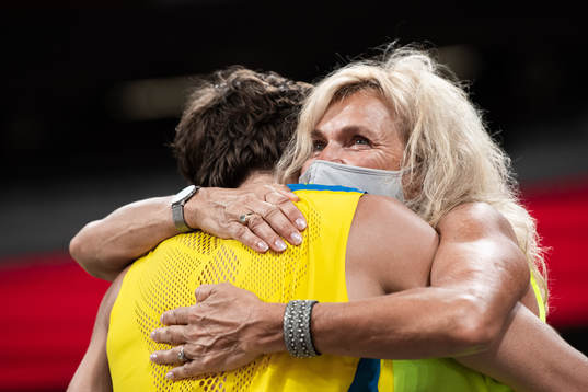 Armand Duplantis of Sweden celebrate his first place with