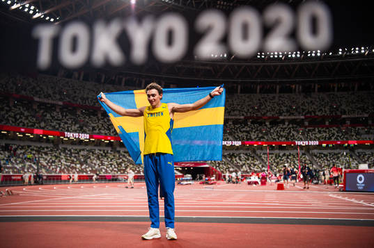 Armand Duplantis of Sweden celebrate his first place