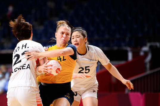 Jenny Carlson of Sweden in the Women's Handball