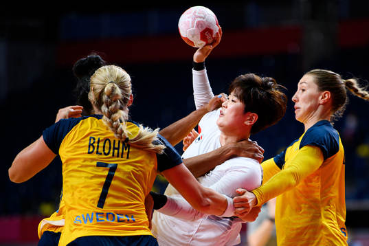 Eun Hee Ryu of South Korea against Linn Blohm and Anna