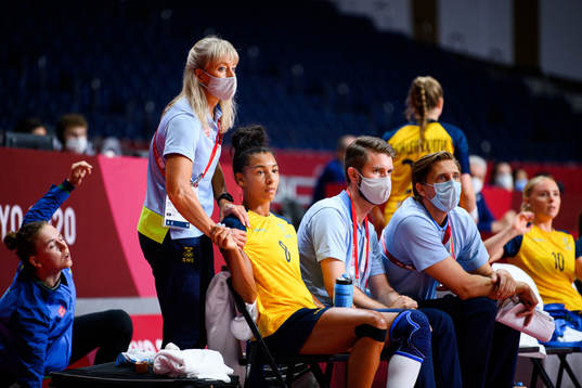Jamina Roberts of Sweden receives medicinal treatment in