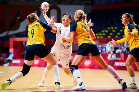 Seonpil Won of South Korea against Kristin Thorleifsdottir