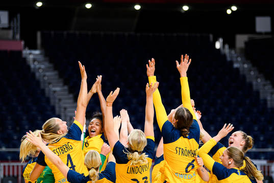 Players of Sweden celebrate