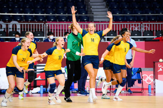 Players of Sweden celebrate