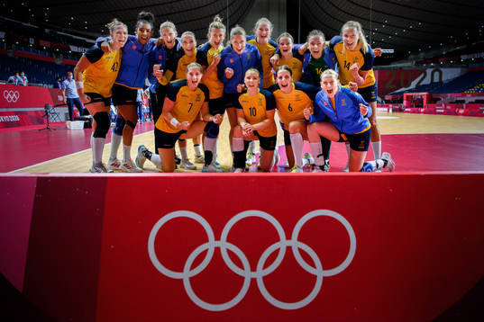 Players of Sweden celebrate