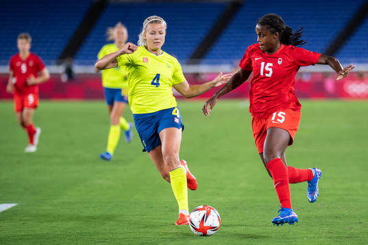 Hanna Glas of Sweden and Nichelle Prince of Canada in the