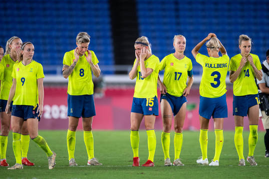 Players of Sweden looks dejected